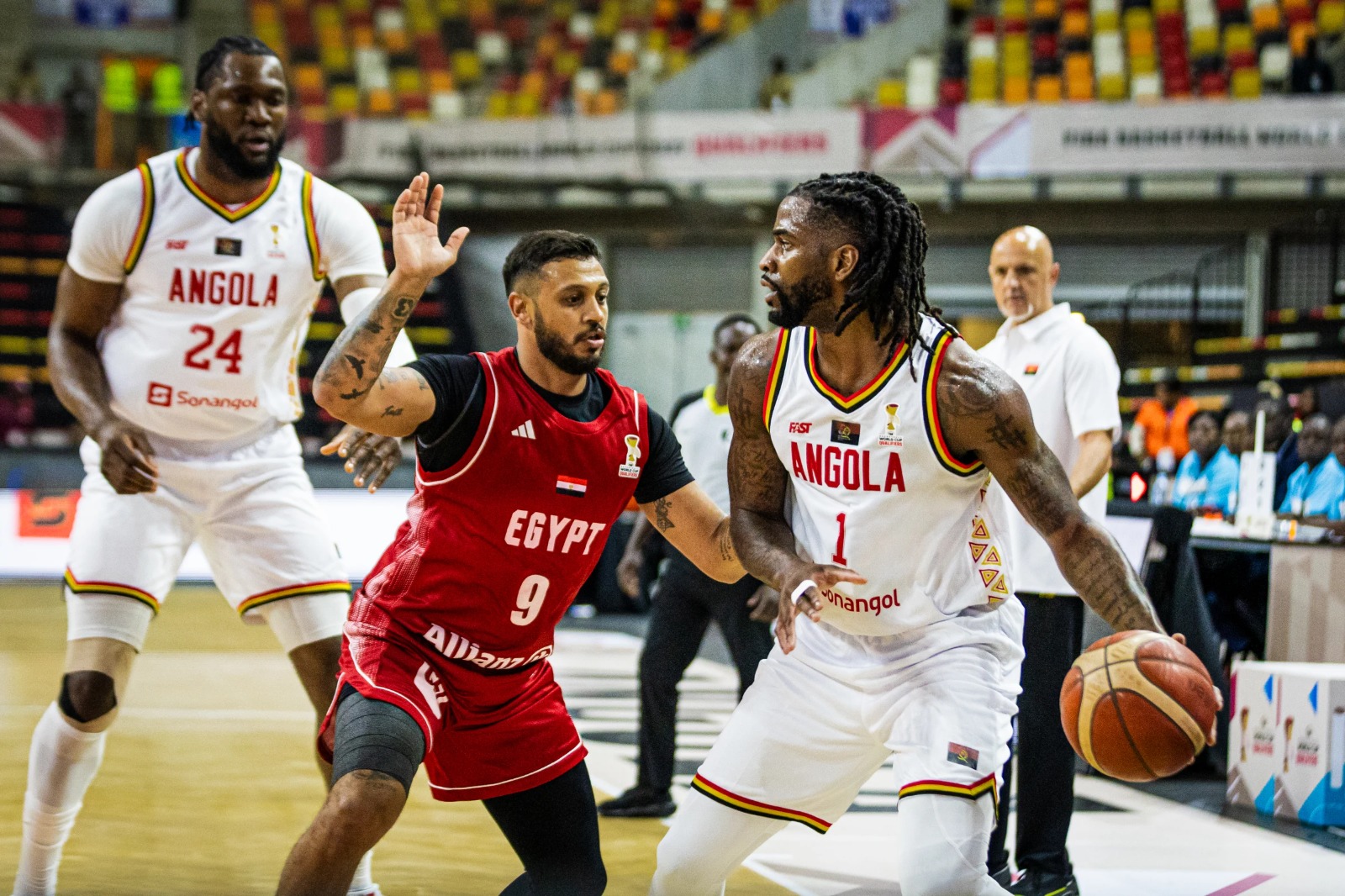 المستحيل ليس مصريا.. فوز منتخب مصر على انجولا بأرضها في تصفيات كأس العالم لكرة السلة