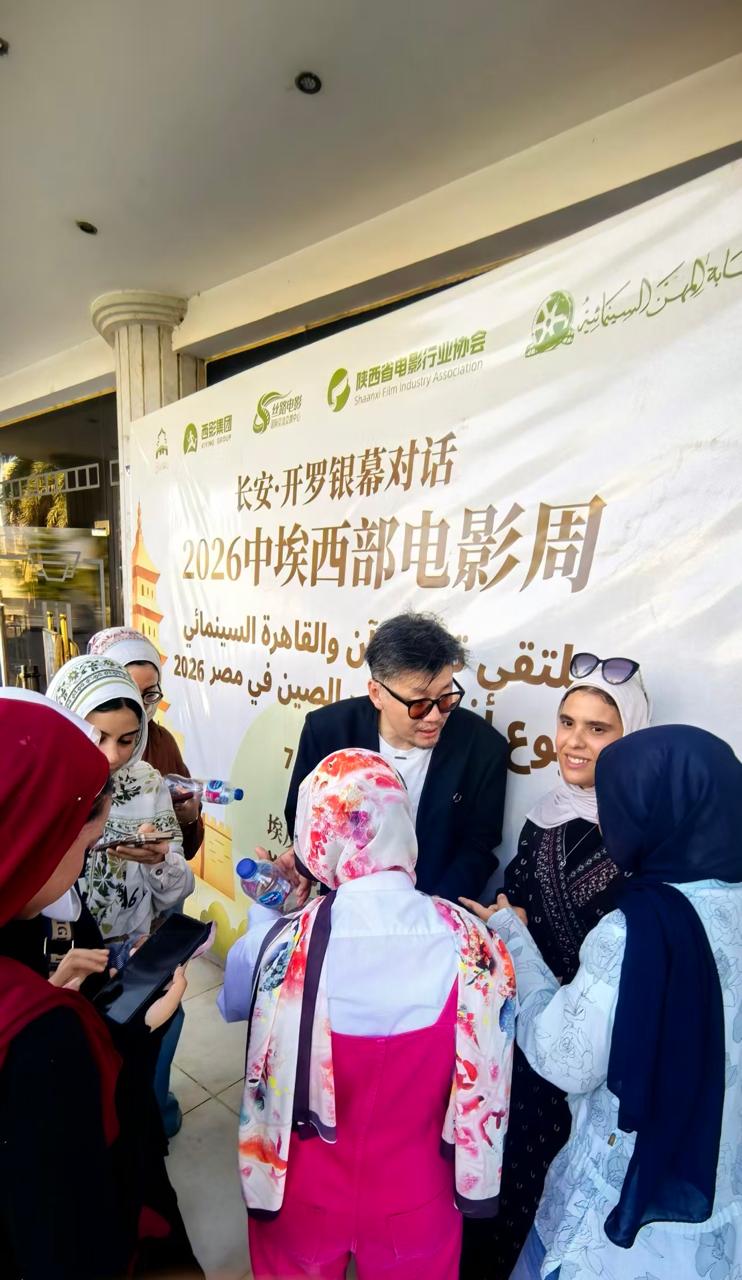 طلاب الجامعات المصرية يقبلون علي أسبوع السينما الصينية