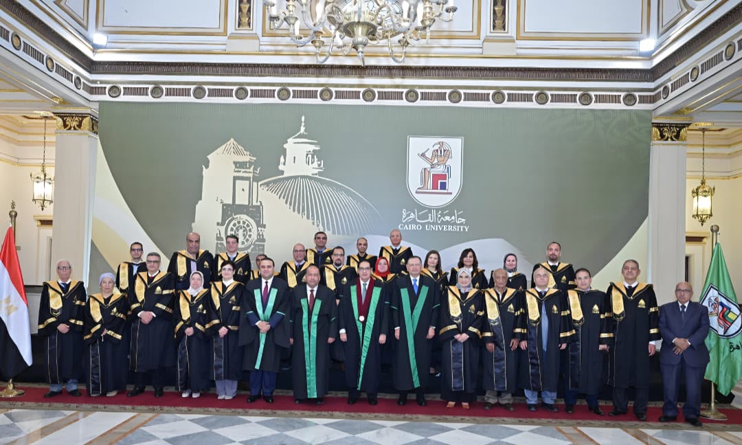 رئيس جامعة القاهرة يعقد لقاءاً موسعاً مع قيادات كلية العلوم وأعضاء مجلسها
