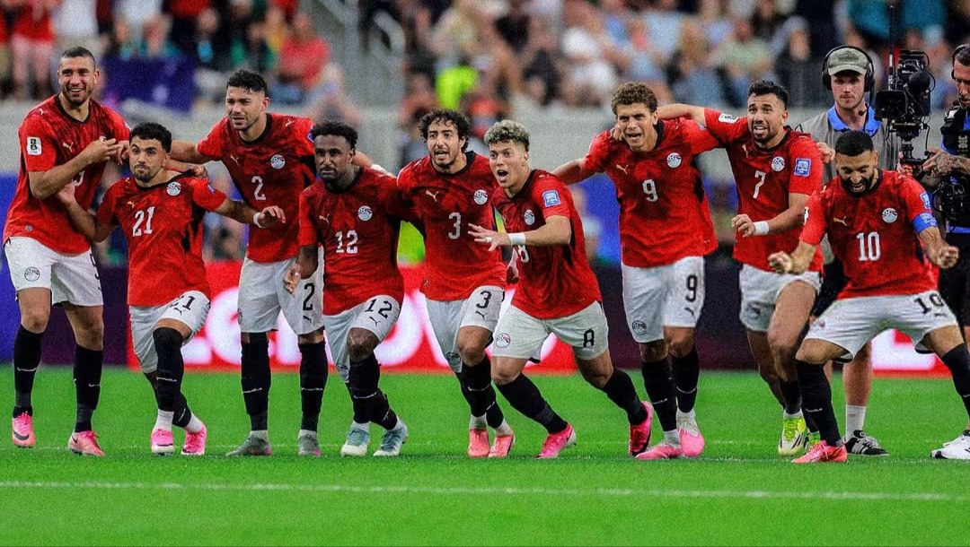 قبل الصدام المرتقب.. منتخب مصر يرتدي القميص الأحمر والأرجنتين بالزي التقليدي في كأس العالم