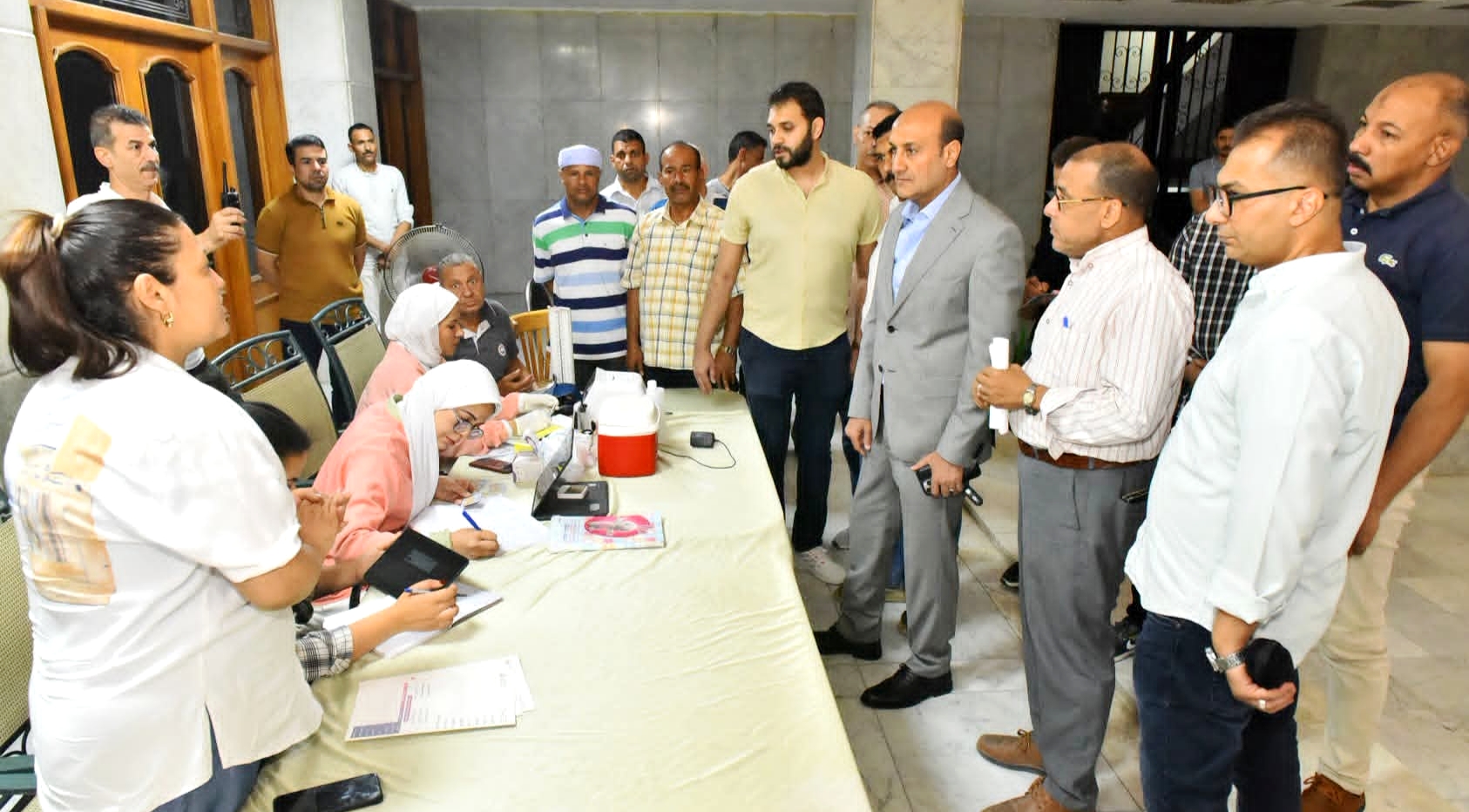 محافظ أسيوط يتابع خدمات الكشف المجاني ضمن مبادرة "100 مليون صحة"