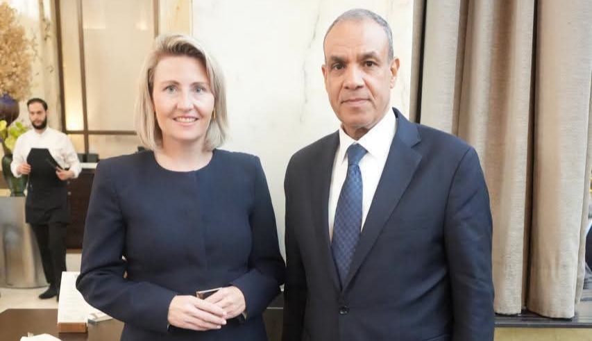 وزير الخارجية يلتقي المدير العام للمركز الدولي لتطوير سياسات الهجرة